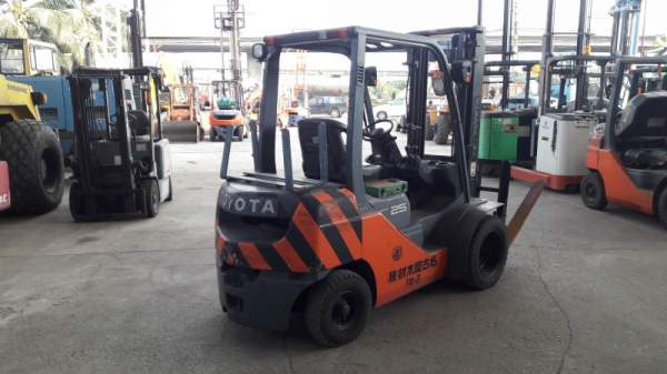 ขายรถยก TOYOTA 8FD25 เสาสูง 4 เมตร งาฮิ้งฟอร์ค