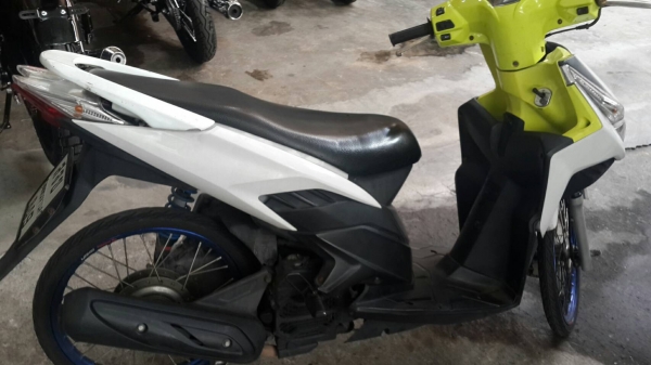 ขาย  Honda Click 110 i ปี 53 เครื่องดีเดิมๆ ภายนอกมีรอยล้มด้านซ้าย และลงล้อขอบ 17 เล่มพร้อมชุดโอน