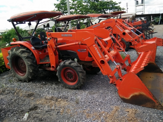 ขายรถแทรกเตอร์รุ่น L4708 พร้อมบุ้งกี๋ รถใช้งานมาน้อย 423 ชั่วโมง ปรับสภาพให้พร้อมใช้งาน