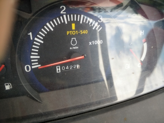 ขายรถแทรกเตอร์รุ่น L4708 พร้อมบุ้งกี๋ รถใช้งานมาน้อย 423 ชั่วโมง ปรับสภาพให้พร้อมใช้งาน