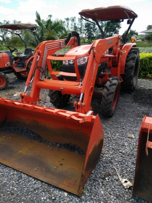 ขายรถแทรกเตอร์รุ่น L4708 พร้อมบุ้งกี๋ รถใช้งานมาน้อย 423 ชั่วโมง ปรับสภาพให้พร้อมใช้งาน
