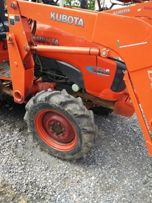 ขายรถแทรกเตอร์รุ่น L4708 พร้อมบุ้งกี๋ รถใช้งานมาน้อย 423 ชั่วโมง ปรับสภาพให้พร้อมใช้งาน