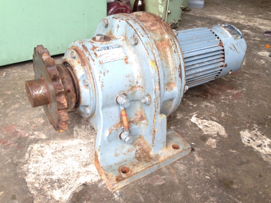 ขายมอเตอร์เกียร์ Cycro drive Sumitomo 3HP. 380V มีระบบเบรคในตัว อัตราทด 1:71 เพลาออก 20รอบต่อนาที สภาพดีเดิมๆ สีไม่สวย จอดนาน วิ่งนิ่ม พร้อมใช้งาน
