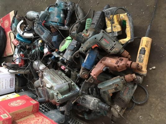 ขายเหมา....ซากเครื่องมือช่าง 39 ตัว