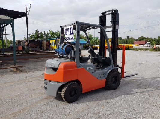 ขายรถยกtoyotaยก2.5.ยางตันใหม่ๆๆ.เสา4เมตร