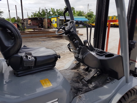 ขายรถยกtoyotaยก2.5.ยางตันใหม่ๆๆ.เสา4เมตร