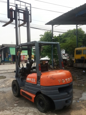 ขายรถโฟล์คลิฟTOYOTAรุ่น6เครื่องเบนชิน2.5ตัน