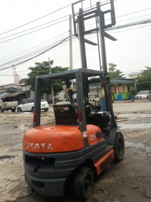 ขายรถโฟล์คลิฟTOYOTAรุ่น6เครื่องเบนชิน2.5ตัน