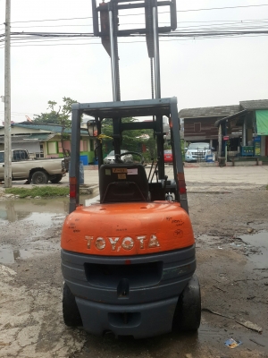 ขายรถโฟล์คลิฟTOYOTAรุ่น6เครื่องเบนชิน2.5ตัน