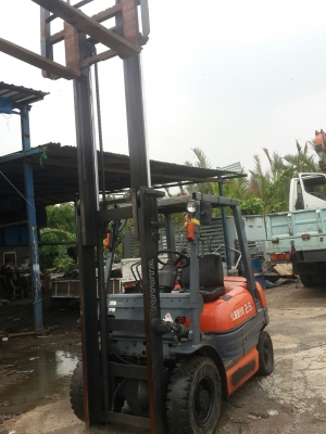 ขายรถโฟล์คลิฟTOYOTAรุ่น6เครื่องเบนชิน2.5ตัน