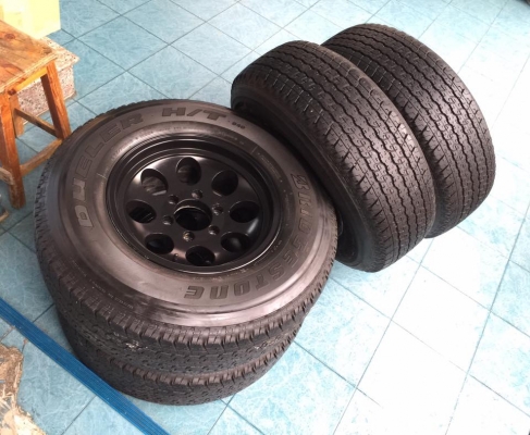 ขายล้อลายMickeythompson 16x8 off0 ยางBridgestone 265/70/16 ปี12 ดอกสวยเต็ม4เส้น