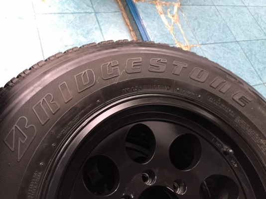 ขายล้อลายMickeythompson 16x8 off0 ยางBridgestone 265/70/16 ปี12 ดอกสวยเต็ม4เส้น
