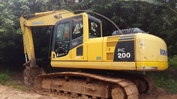 ขาย 1,395,000 KOMATSU pc 200-8 ทำงาน 15,&times;&times;&times;  ชั่วโมง เครื่องดี ปั๊มดี  ไฟฟ้าครบพร้อมใช้ เอกสารเล่ม รถอยู่ จ.สกลนคร 090-772-3710 090-772-3708