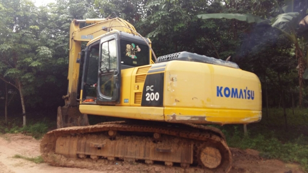 ขาย 1,395,000 KOMATSU pc 200-8 ทำงาน 15,&times;&times;&times;  ชั่วโมง เครื่องดี ปั๊มดี  ไฟฟ้าครบพร้อมใช้ เอกสารเล่ม รถอยู่ จ.สกลนคร 090-772-3710 090-772-3708