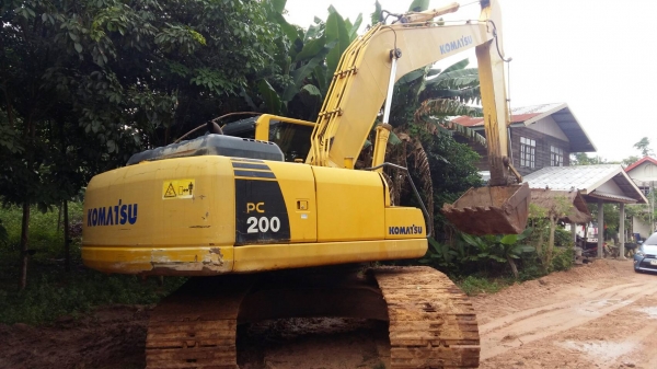 ขาย 1,395,000 KOMATSU pc 200-8 ทำงาน 15,&times;&times;&times;  ชั่วโมง เครื่องดี ปั๊มดี  ไฟฟ้าครบพร้อมใช้ เอกสารเล่ม รถอยู่ จ.สกลนคร 090-772-3710 090-772-3708