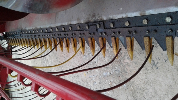 ขายรถเกี่ยวพร้อมแทนเลอร์ รถเกี่ยวเครื่อง JO8 ตัวดิน 12 นอก แทนเลอร์เครื่อง 175 , 7เกียร์  สนใจติดต่อได้ที่  0899152546,0934573172