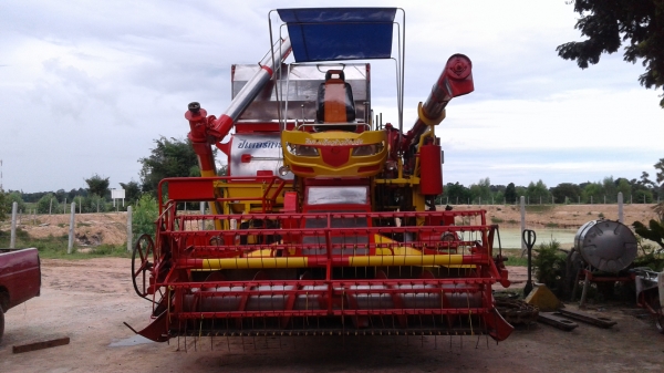 ขายรถเกี่ยวพร้อมแทนเลอร์ รถเกี่ยวเครื่อง JO8 ตัวดิน 12 นอก แทนเลอร์เครื่อง 175 , 7เกียร์  สนใจติดต่อได้ที่  0899152546,0934573172