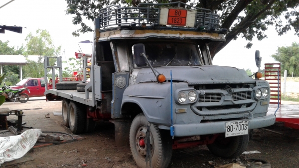 ขายรถเกี่ยวพร้อมแทนเลอร์ รถเกี่ยวเครื่อง JO8 ตัวดิน 12 นอก แทนเลอร์เครื่อง 175 , 7เกียร์  สนใจติดต่อได้ที่  0899152546,0934573172