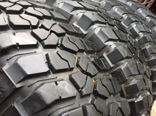 ยาง Mud BF goodrich 255 85 16 ดอกเยอะ ใช้ได้อีกนาน ราคาไม่แพง ยาง Mud BF goodrich 255 85 16 ดอกเยอะ ใช้ได้อีกนาน ราคาไม่แพง