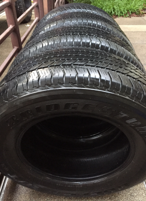 ยาง Bridgestone 265 65 17 ปลายปี13 ดอกเยอะ พร้อมใช้งาน ราคาไม่แพง