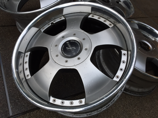 ล้อแท้ FABULOUS ขอบ18 ใส่ได้หลายรุ่น ราคาไม่แพง ล้อแท้ FABULOUS ขอบ18 ใส่ได้หลายรุ่น ราคาไม่แพง