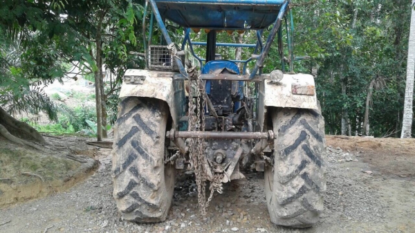 ขายรถไถ2เพลา NEWHOLLAND 3630 ทำงาน 1พันกว่ากิโล เดิมๆสวยๆสนใจโทร 081-970-1072