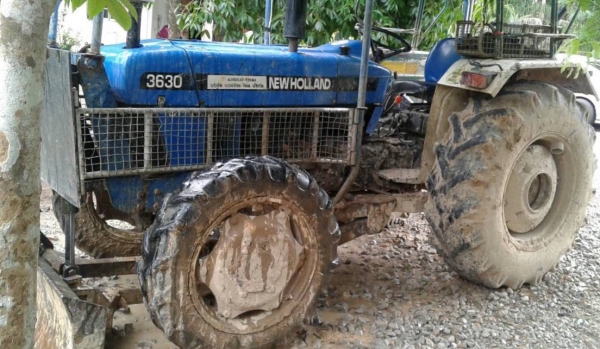 ขายรถไถ2เพลา NEWHOLLAND 3630 ทำงาน 1พันกว่ากิโล เดิมๆสวยๆสนใจโทร 081-970-1072