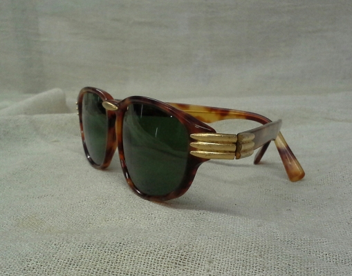 แว่นตาคลาสสิคเวย์ฟาเรอร์ ยุค '70s Vintage LANVIN Paris handmade in France (บิ๊กไซซ์!) แว่นตาคลาสสิคเวย์ฟาเรอร์ ยุค '70s Vintage LANVIN Paris handmade in France (บิ๊กไซซ์!)