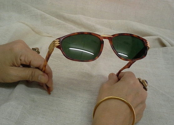 แว่นตาคลาสสิคเวย์ฟาเรอร์ ยุค '70s Vintage LANVIN Paris handmade in France (บิ๊กไซซ์!) แว่นตาคลาสสิคเวย์ฟาเรอร์ ยุค '70s Vintage LANVIN Paris handmade in France (บิ๊กไซซ์!)
