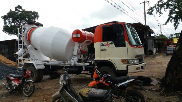 ขายเเพล้นปูน 0.5 คิว พร้อมรถโม่ปูน