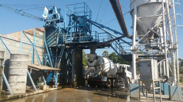 ขายเเพล้นปูน 0.5 คิว พร้อมรถโม่ปูน