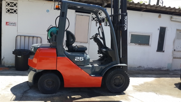 ขายโฟล์ฟลิท์ พร้อมใช้ Toyota 2.5 ตัน ยกสูง 4 เมตร ครับ ขายโฟล์ฟลิท์ พร้อมใช้ Toyota 2.5 ตัน ยกสูง 4 เมตร ครับ