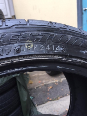 ขายยาง BRIDGESTONE POTENZA RE050A 235-35-19 ปี14 ดอกหนาจัด ไม่มีตำหนิ ไม่มีปะ คู่ละ 5,000 บาท