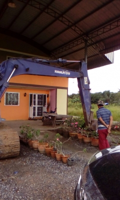 ขายคับโคมัสสุ128US สภาพเก่านอกใช้งานได้ไม่ถึง1ปีเอกสารอินวอยส์รถสวยพร้อมใช้