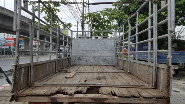 ขายหัวเก๋งNPRตามสภาพพื้นมีผุตามรูปพร้อมกระบะติดคอกเหล็กแป๊ปหนา เหมาสองอย่างเพียง 29000฿ ครับ