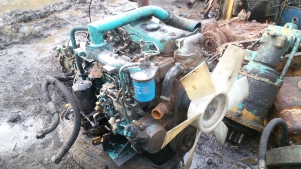 ขายเครื่องรถแมคโคSK-120. สภาพสวย เครื่องไม่เคยรื้อซ่อม 4-B D-1ขายไม่แพงครับ