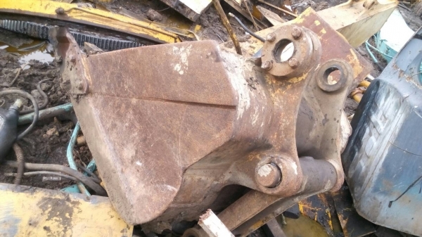 ขายบุ้งกี่เก่า ใส่ PC-200-5-6  ใส่ได้หลายรุ่นขาย 25000  ซ่อมแล้ว