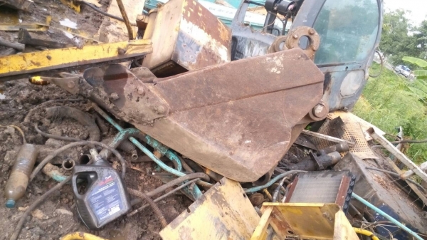 ขายบุ้งกี่เก่า ใส่ PC-200-5-6  ใส่ได้หลายรุ่นขาย 25000  ซ่อมแล้ว