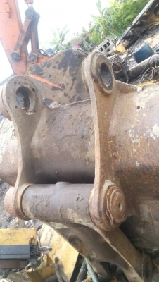 ขายบุ้งกี่เก่า ใส่ PC-200-5-6  ใส่ได้หลายรุ่นขาย 25000  ซ่อมแล้ว