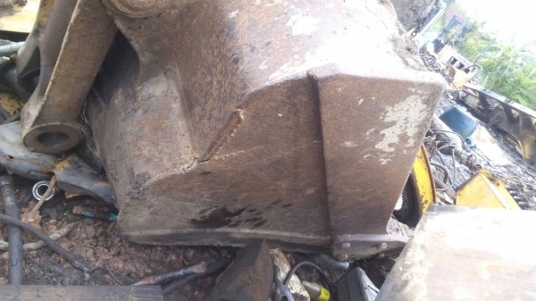 ขายบุ้งกี่เก่า ใส่ PC-200-5-6  ใส่ได้หลายรุ่นขาย 25000  ซ่อมแล้ว