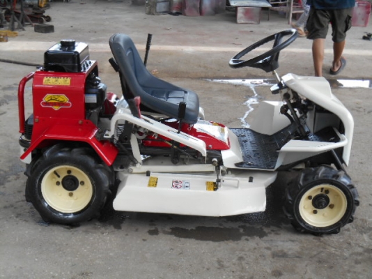 รถตัดหญ้า OREC RM82B 11 แรง พร้อมใช้งาน