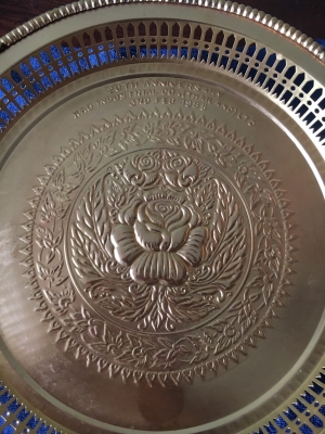 ถาดทองเหลือง 12 นิ้ว ลายดอกกุหลาบ ขัดเงาแล้ว สวยๆ 1,300