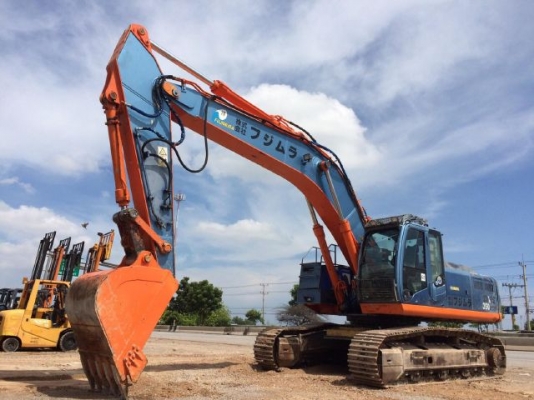 ขายรถแบคโฮ รถขุด HITACHI ZX350LCK-3 ปี 2009 รถนอกนำเข้าจากญี่ปุ่น สภาพสวยพร้อมใช้งาน มีVDOการทำงานครับ