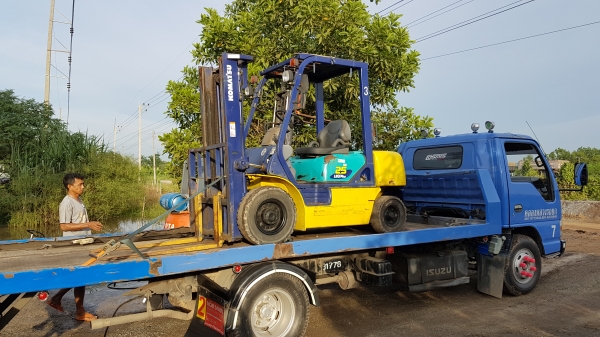 ขายด่วนรถยกKOMATSU FG25-14 ยก2.5ตันเสาสูง3เมตรยางตัน4เส้นเกียรออโต้รถนอกนำเข้ายังไม่เคยใช้งานในเมืองไทยเลย=รุ่นใหม่ขายถูกๆๆ