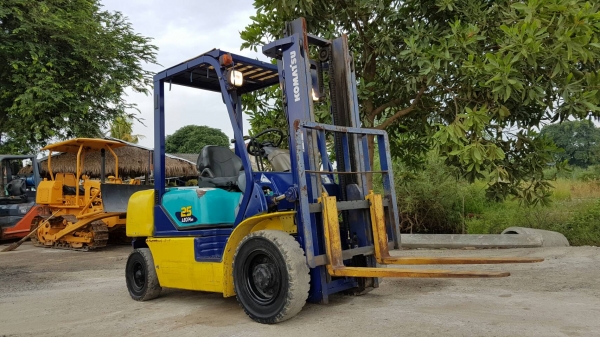 ขายด่วนรถยกKOMATSU FG25-14 ยก2.5ตันเสาสูง3เมตรยางตัน4เส้นเกียรออโต้รถนอกนำเข้ายังไม่เคยใช้งานในเมืองไทยเลย=รุ่นใหม่ขายถูกๆๆ