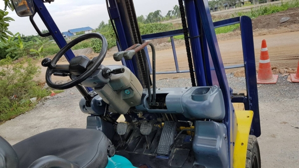 ขายด่วนรถยกKOMATSU FG25-14 ยก2.5ตันเสาสูง3เมตรยางตัน4เส้นเกียรออโต้รถนอกนำเข้ายังไม่เคยใช้งานในเมืองไทยเลย=รุ่นใหม่ขายถูกๆๆ