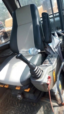 Volvo EC210B มีเล่มทะเบียนคะ รถพร้อมใช้ เครื่องดีเอวดีช่วงล่างแน่น ราคา 1,300,000. บาทต่อรองได้คะ