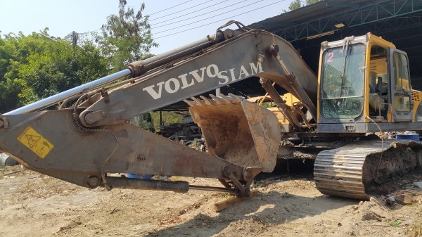 Volvo EC210B มีเล่มทะเบียนคะ รถพร้อมใช้ เครื่องดีเอวดีช่วงล่างแน่น ราคา 1,300,000. บาทต่อรองได้คะ