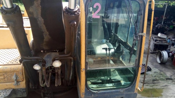 Volvo EC210B มีเล่มทะเบียนคะ รถพร้อมใช้ เครื่องดีเอวดีช่วงล่างแน่น ราคา 1,300,000. บาทต่อรองได้คะ
