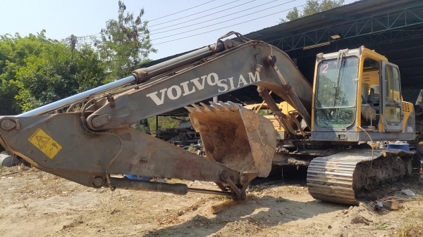 Volvo EC210B มีเล่มทะเบียนคะ รถพร้อมใช้ เครื่องดีเอวดีช่วงล่างแน่น ราคา 1,300,000. บาทต่อรองได้คะ